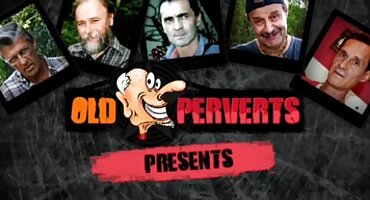 Djevojka u odijelu vješto hrvatske porno glumice napravio duboko grlo Duboko grlo veliki falus